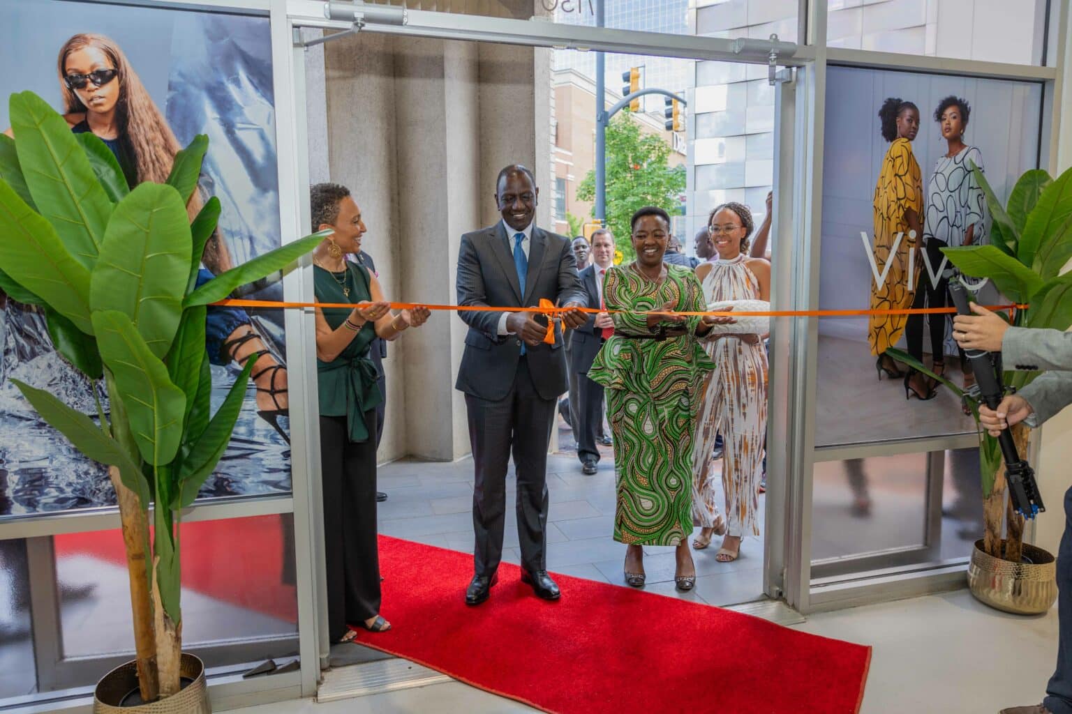 Kenyan President helps to take local fashion brands to the US market ...