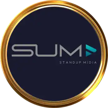 Circular navy logo badge with a gold rim displaying the suma wordmark and &aposstandup mídia&apos tagline in light grayteal accents